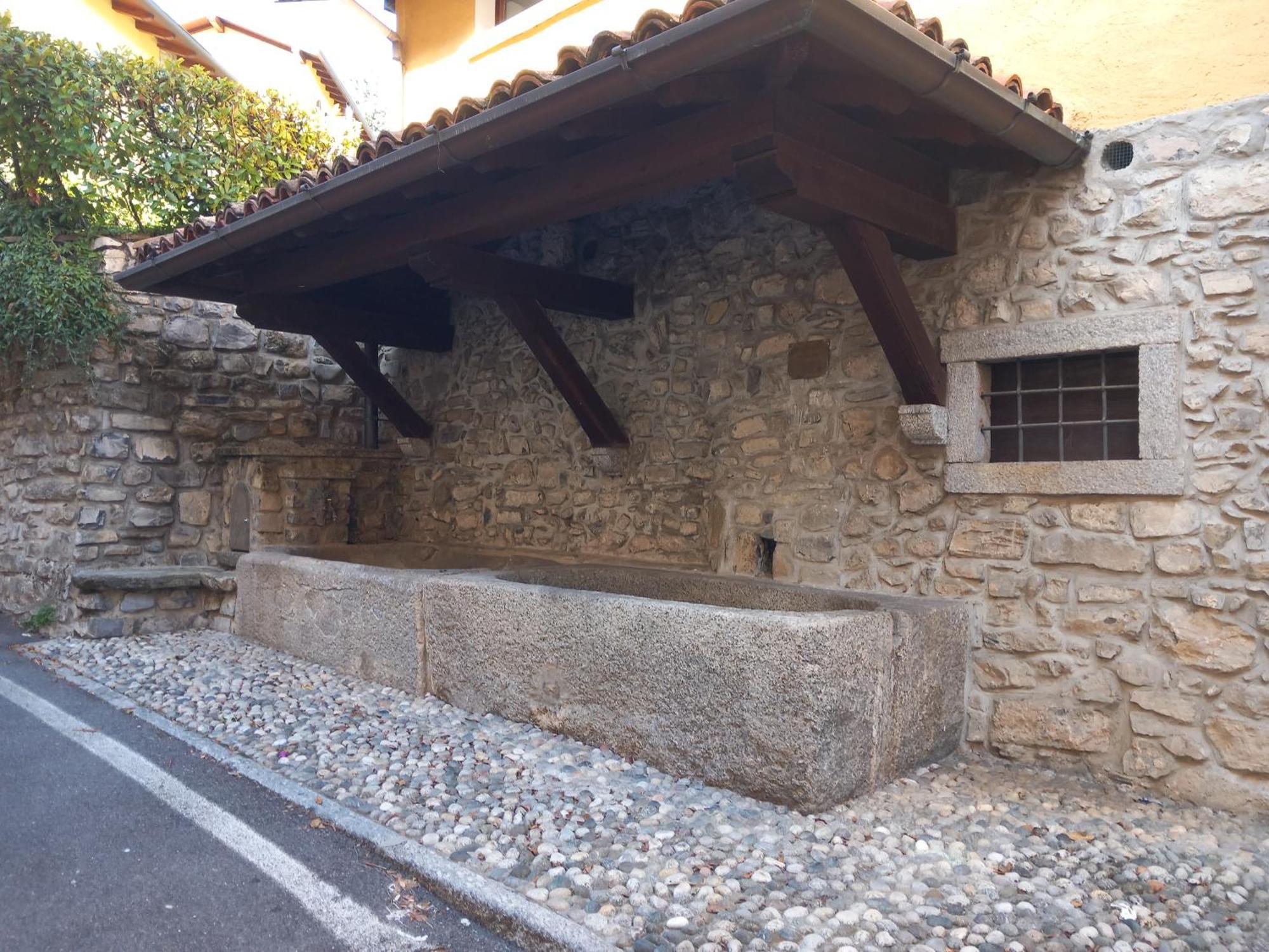 La Casa Di Tina - Civenna Villa Exterior photo